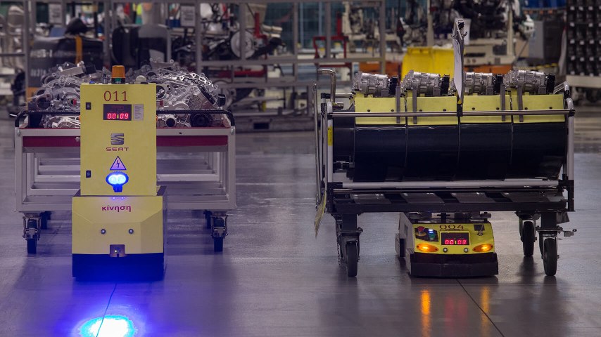 The daily routine of SEAT factory autonomous robots