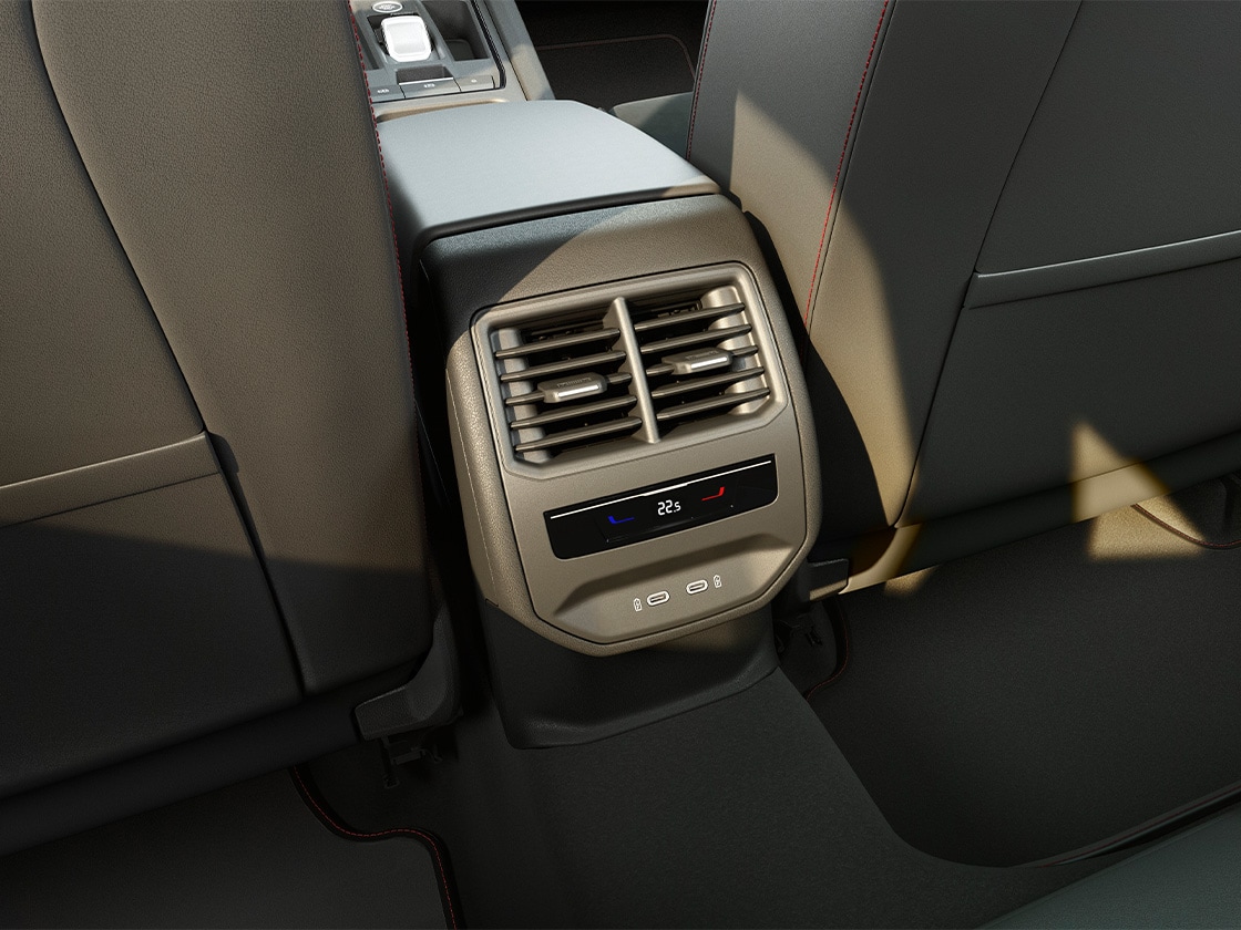 Rear interior view showcasing the SEAT Leon's Comfort Pack with 3-zone Climatronic air conditioning, USB Type-C sockets, and centre armrest