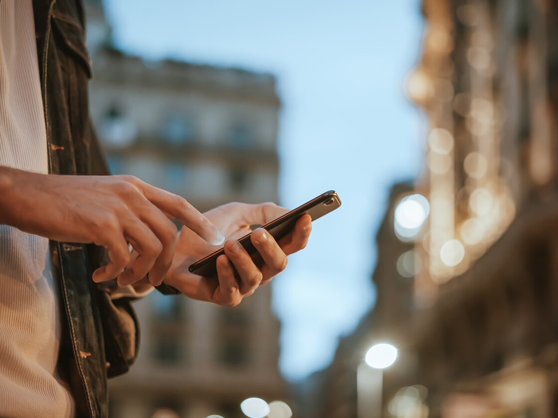 My SEAT App offers different remote services. Through the phone, the driver can access to real time updates and online functionalities, such as set the temperature, know where your SEAT Leon is, among other things.