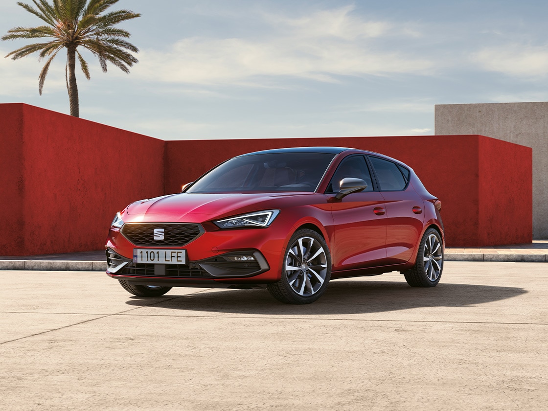 Combining sporty design with enhanced performance, the SEAT Leon FR gives you an optimum driving experience.