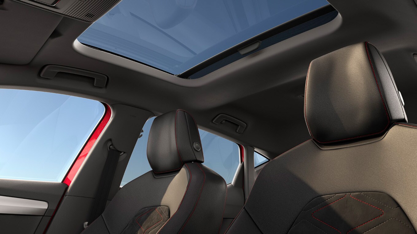Flood the SEAT Leon's cabin with natural light and enjoy every journey with a large panoramic sunroof.