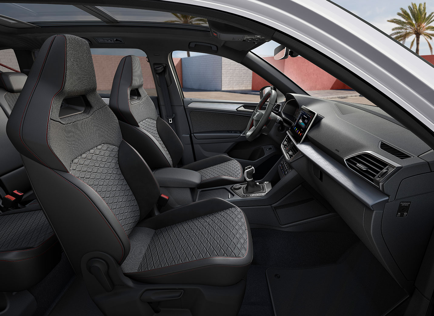 SEAT Tarraco e-HYBRID sporty bucket seats and steering wheel  