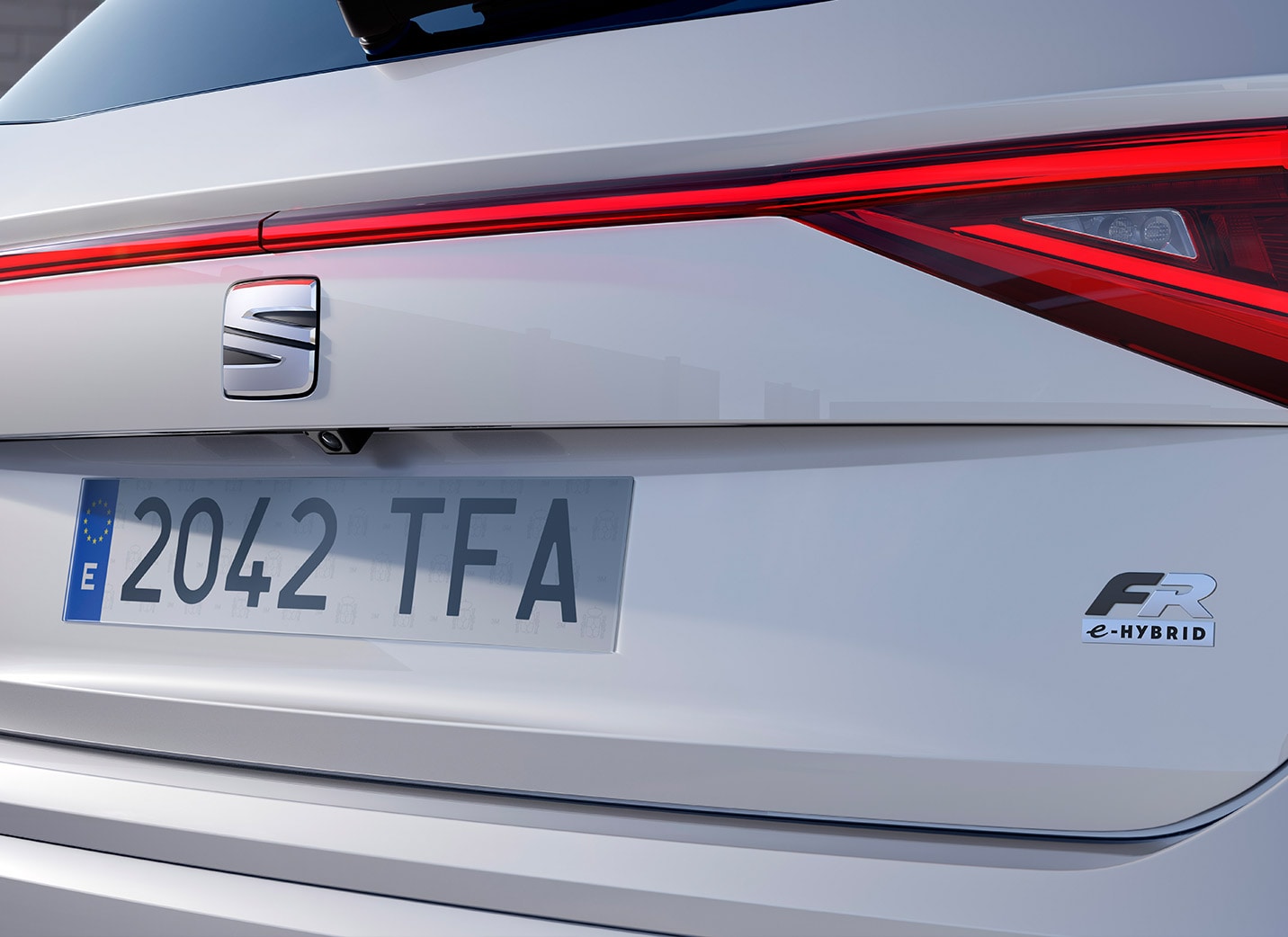 SEAT Tarraco e-HYBRID coast to coast rear light