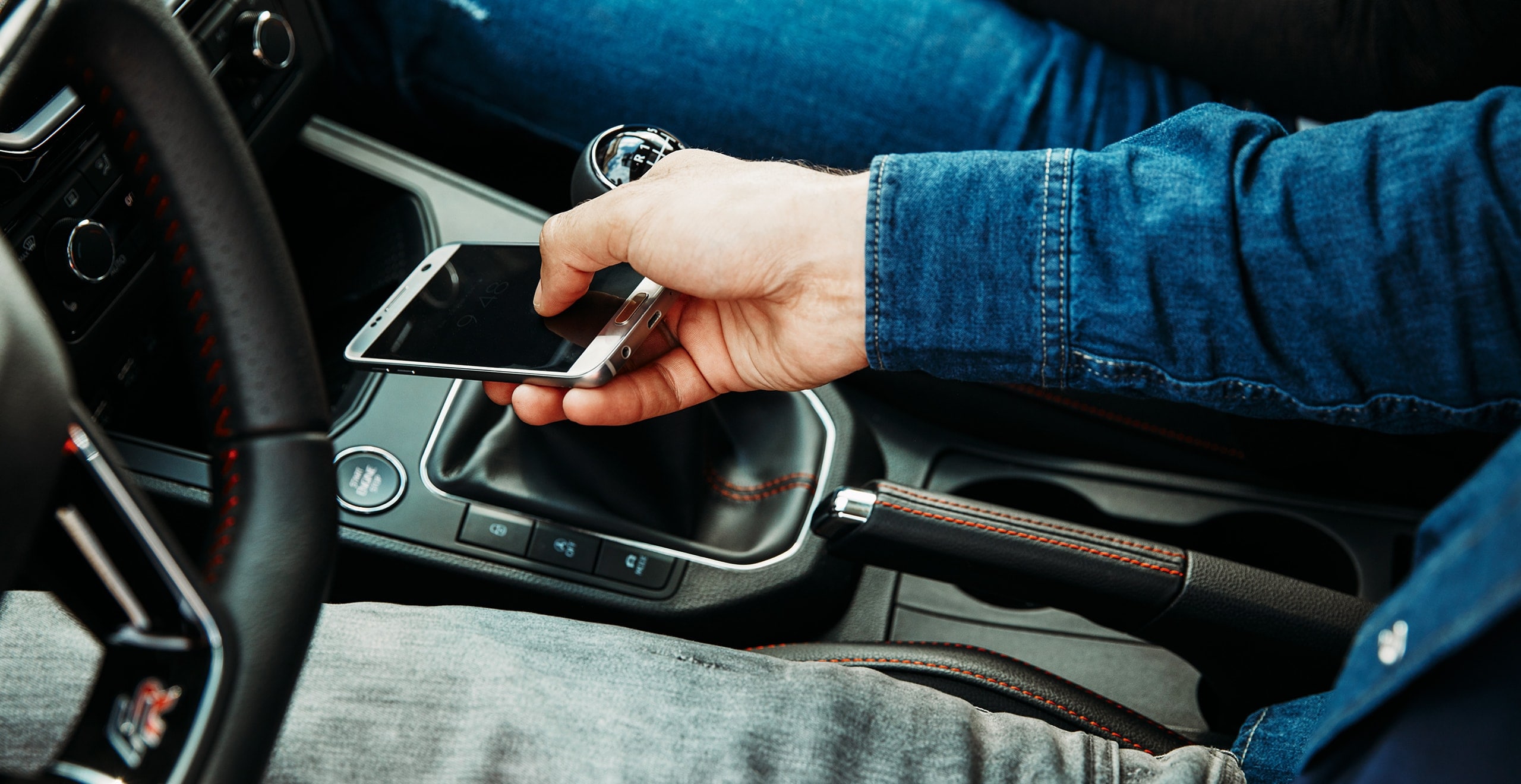 SEAT Full Link wireless smartphone charger for connected car