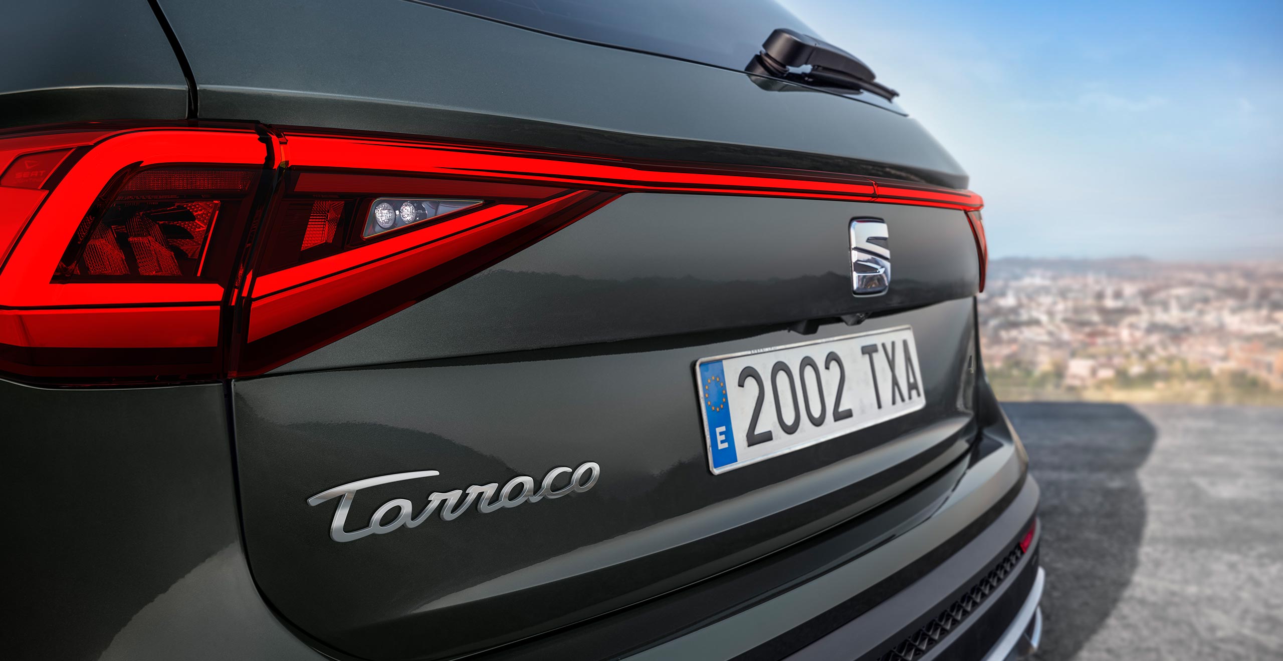 SEAT Tarraco rear view full led coast to coast lights