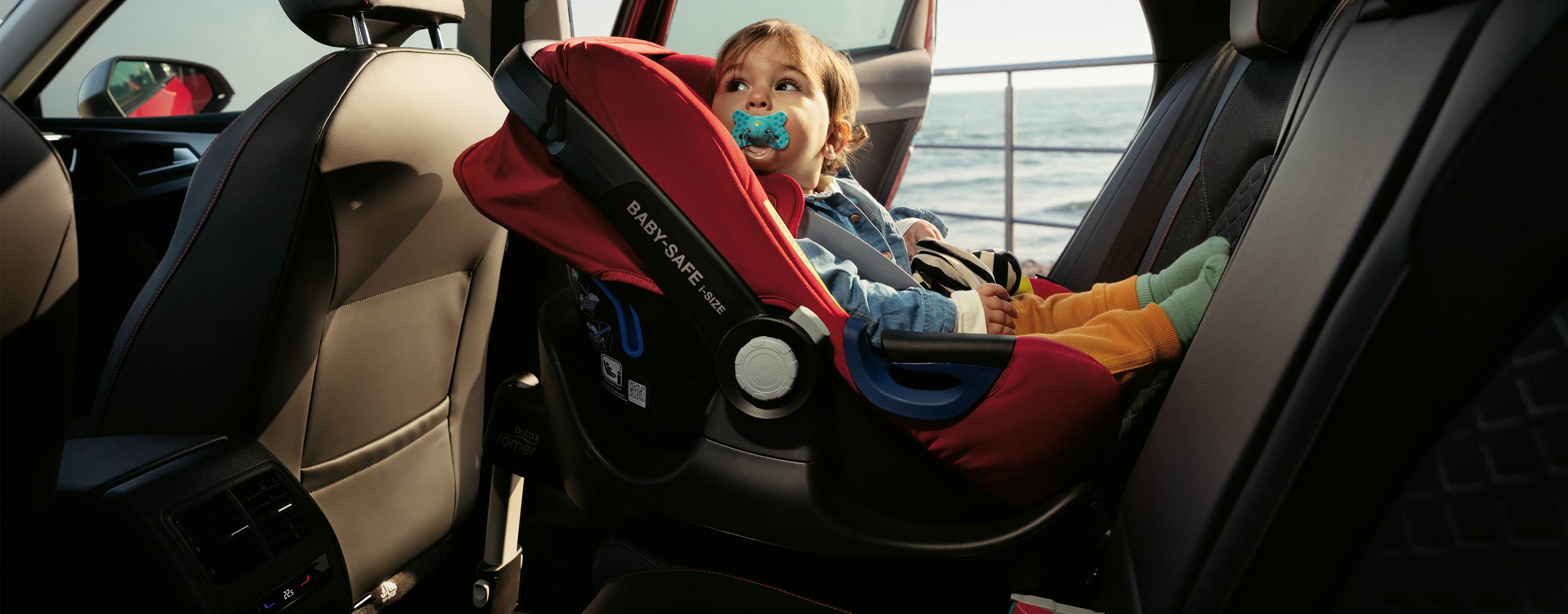 SEAT new car services and maintenance – child in the child seat of a SEAT new car