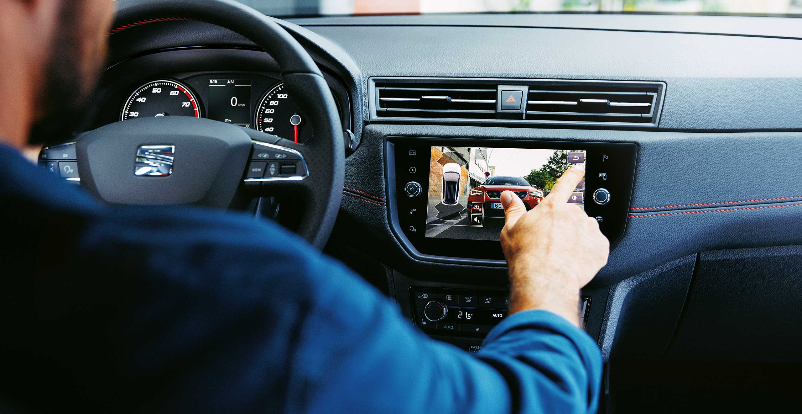 Man driving the SEAT Arona checking the rear view camera